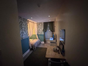 Studio self contained Cardiff